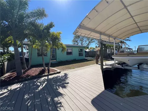 2650 Coco Plum Dr, Matlacha, FL 33993