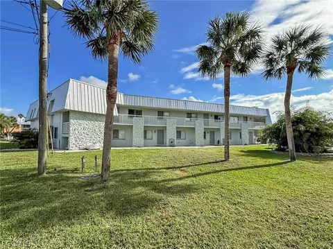 5111 Manor Ct #4, Cape Coral, FL 33904