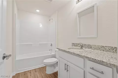 Bath - 4524 Springview Cir, Labelle, FL 33935 photo 2 of 3