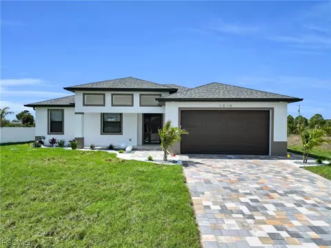 1014 Countess Ave, Lehigh Acres, FL 33974