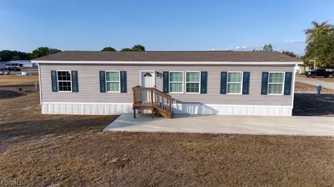 864 Yacht Club Way NW, Moore Haven, FL 33471
