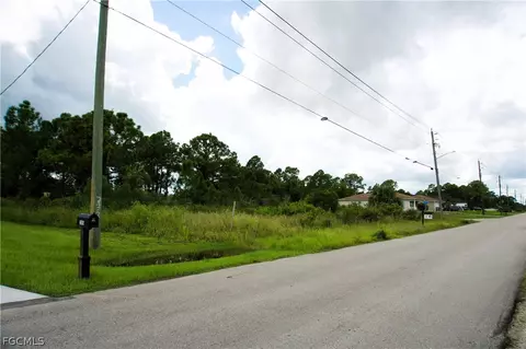 2807 42nd St W, Lehigh Acres, FL 33971