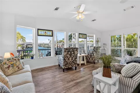 1595 Main St, Fort Myers Beach, FL 33931