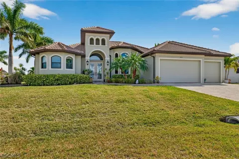 1236 NE 40th St, Cape Coral, FL 33909