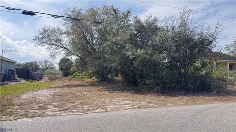 480 Redwing St, Lehigh Acres, FL 33974