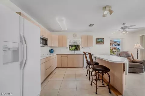 Kitchen - 1079 Lock Ln, Moore Haven, FL 33471 photo 6 of 6