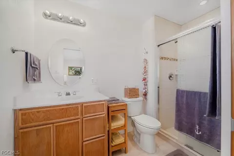 Bath - 1079 Lock Ln, Moore Haven, FL 33471 photo 3 of 3