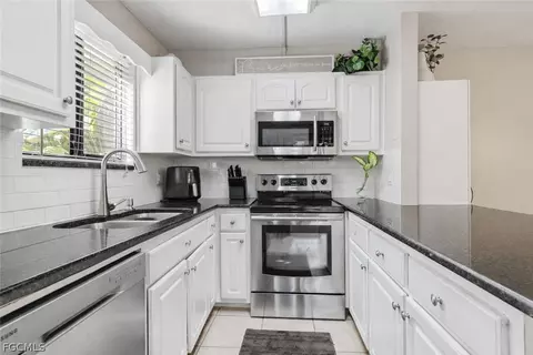 558 Cedarbend Dr #2, Fort Myers, FL 33919