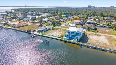 5837 SW 1st Ave, Cape Coral, FL 33914