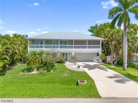 647 Coral Dr, Cape Coral, FL 33904