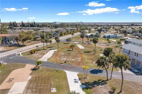 13621 Sora Dr, Fort Myers, FL 33908
