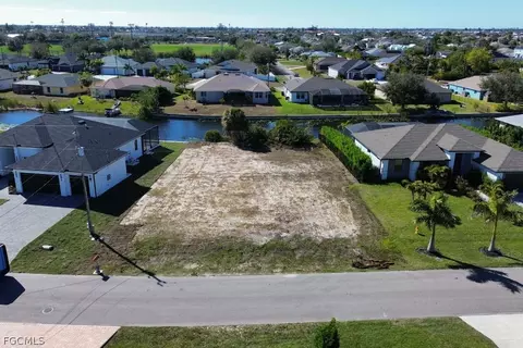 302 SW 26th Ave, Cape Coral, FL 33991