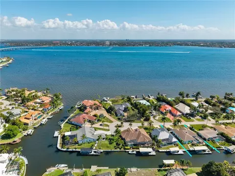 5222 Nautilus Dr, Cape Coral, FL 33904
