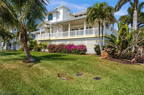2193 Macadamia St, Saint James City, FL 33956