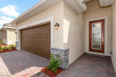 3061 Weston Manor Dr, Alva, FL 33920