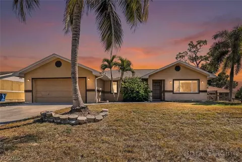 17429 Connecticut Rd, Fort Myers, FL 33967