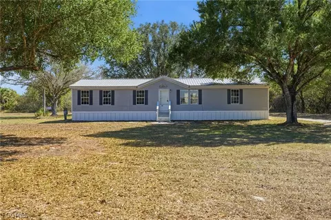 1446 Seminole Ave, Labelle, FL 33935
