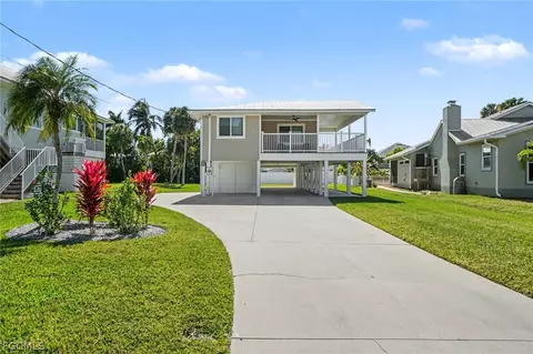 942 Prescott St, Fort Myers Beach, FL 33931