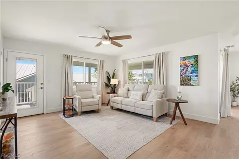 942 Prescott St, Fort Myers Beach, FL 33931