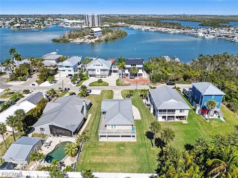 942 Prescott St, Fort Myers Beach, FL 33931