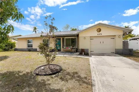 1371 Torreya Cir, North Fort Myers, FL 33917