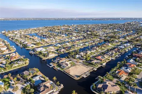 3303 SE 18th Pl, Cape Coral, FL 33904