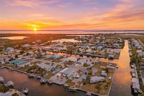 2705 Patterson Ct, Saint James City, FL 33956