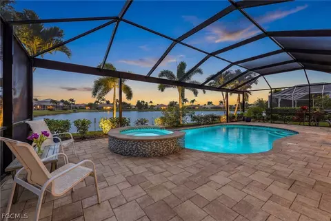 2556 Ashbury Cir, Cape Coral, FL 33991