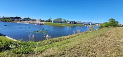 542 NE 5th Pl, Cape Coral, FL 33909