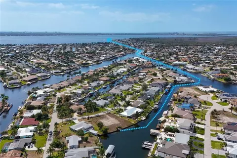 5010 Saxony Ct, Cape Coral, FL 33904