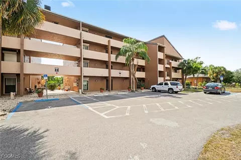 2069 W Lakeview Blvd #5, North Fort Myers, FL 33903