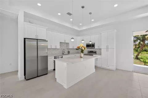 Kitchen - 2008 Alliance Ln, Labelle, FL 33935 photo 3 of 4