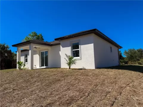 Exterior - 2008 Alliance Ln, Labelle, FL 33935 photo 7 of 13