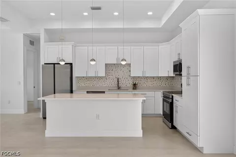 Kitchen - 2008 Alliance Ln, Labelle, FL 33935 photo 2 of 4