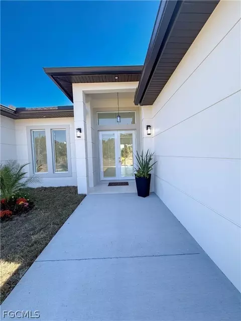 Entry Way - 2008 Alliance Ln, Labelle, FL 33935 photo 1 of 1