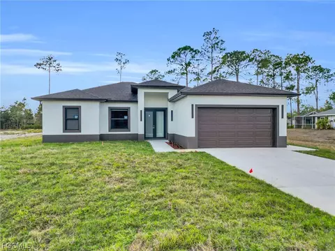 915 Cleveland Ave, Lehigh Acres, FL 33972