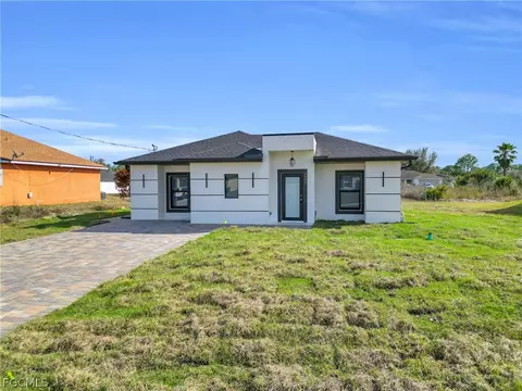 2607 41st St W, Lehigh Acres, FL 33971