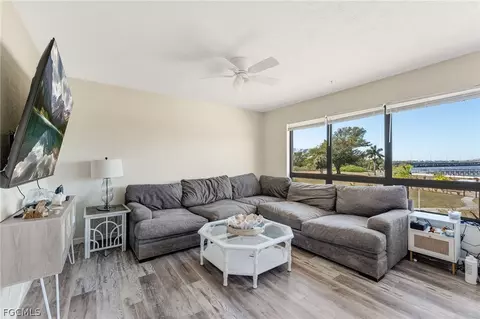 12498 Riverside Dr #205, Fort Myers, FL 33919