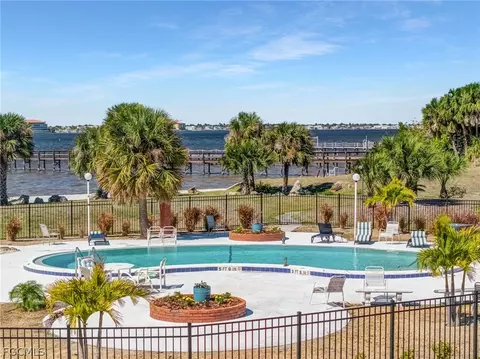 12498 Riverside Dr #205, Fort Myers, FL 33919