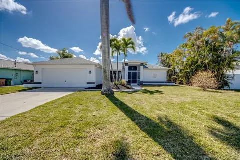 238 SW 43rd Ter, Cape Coral, FL 33914