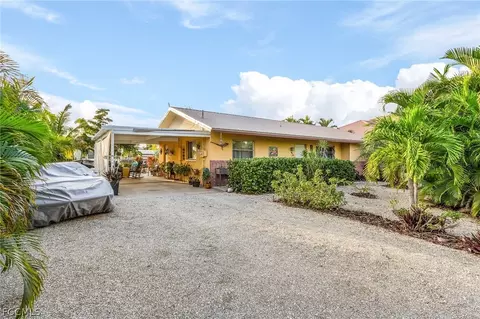 2963 Cussell Dr, Saint James City, FL 33956