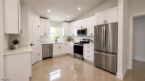 2105 NE 1st Ave, Cape Coral, FL 33909