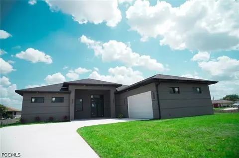 812 Chapel Ave, Lehigh Acres, FL 33971
