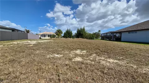 1605 SW 17th Pl, Cape Coral, FL 33991