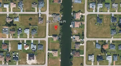 925 NW 3rd Pl, Cape Coral, FL 33993