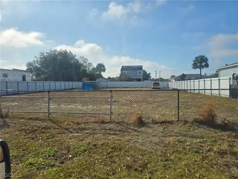 3009 39th St SW, Lehigh Acres, FL 33976