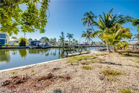 3544 Emerald Lot Apt 11 Ave, Saint James City, FL 33956