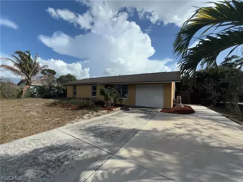 9112 Pineapple Rd, Fort Myers, FL 33967
