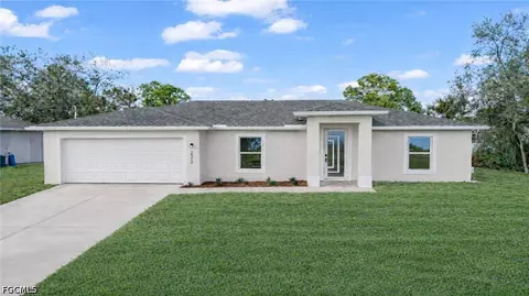 2512 42nd St SW, Lehigh Acres, FL 33976