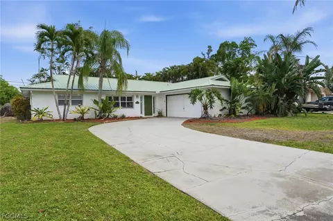 8948 Crest Ln, Fort Myers, FL 33907